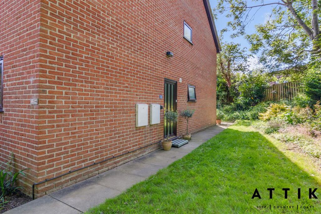 32 The Limes, London Road Halesworth IP19 8LT (21)