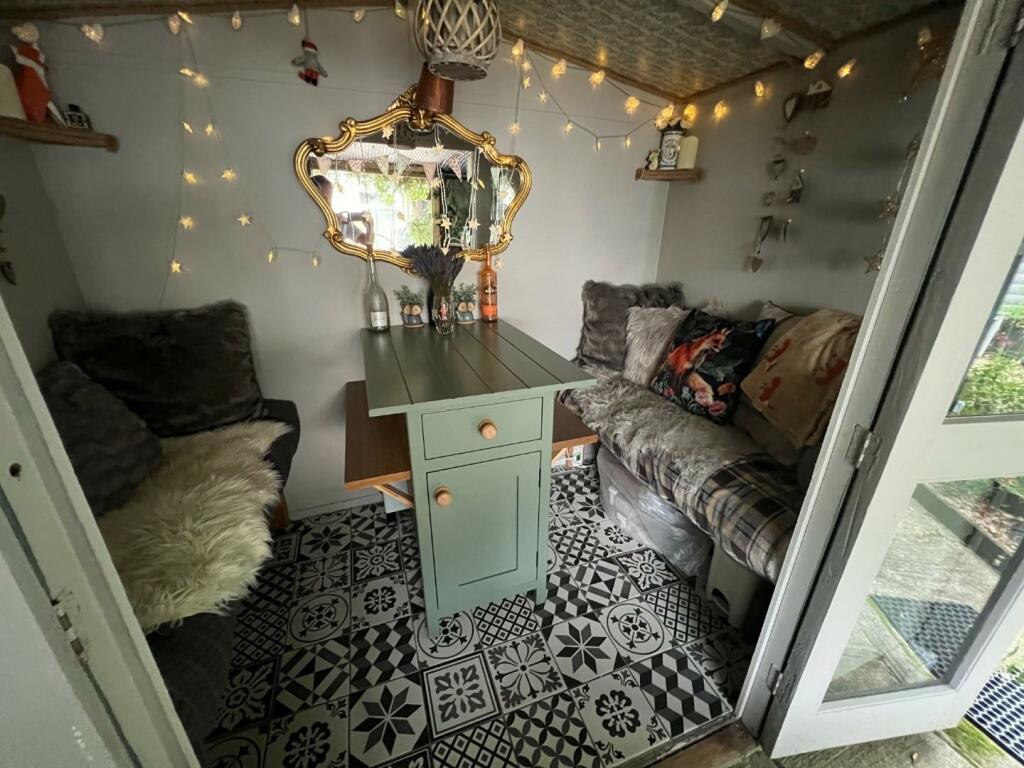 SUMMERHOUSE