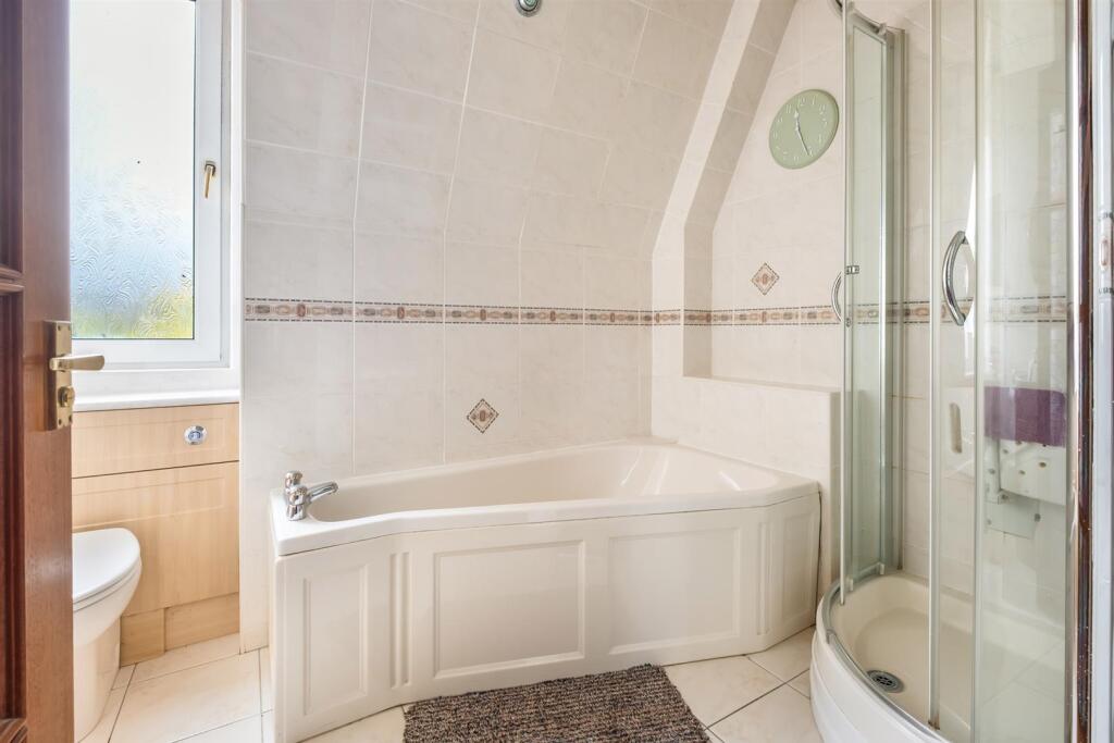 11 golf avenue (25).jpg