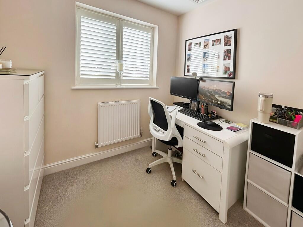 6ce91cdb-WhatsApp...