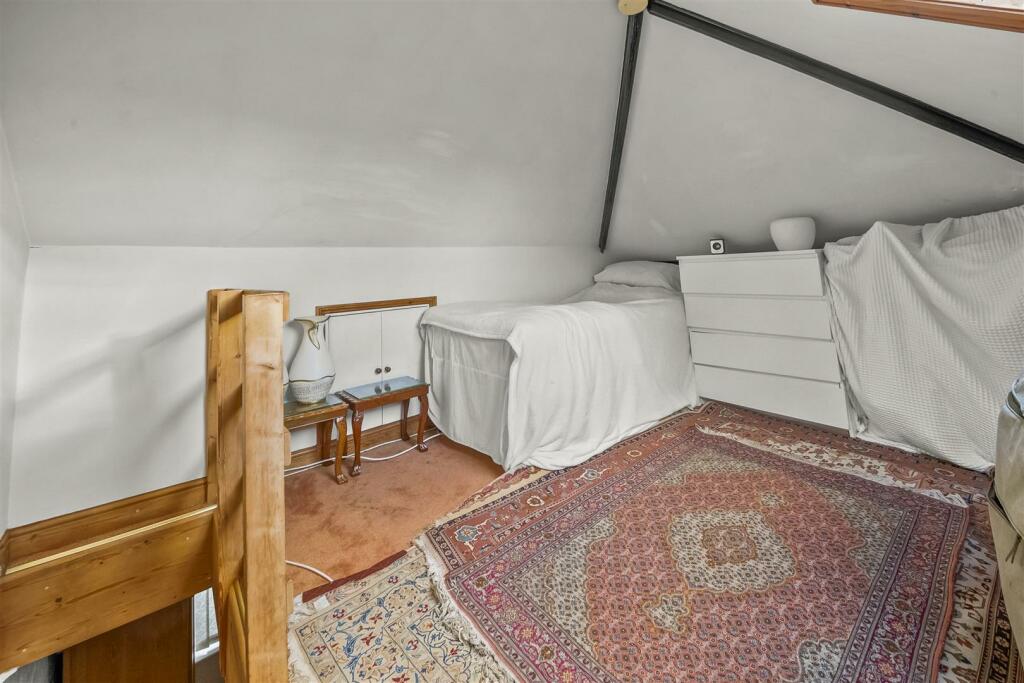 loft room / bed 5