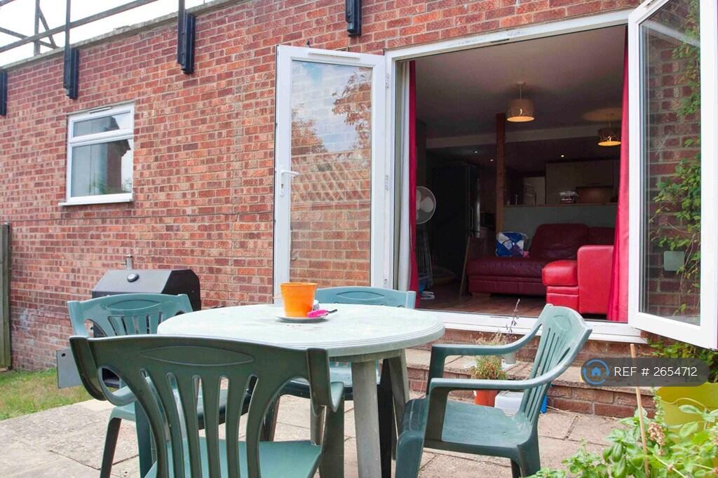 Rear Patio / Garden