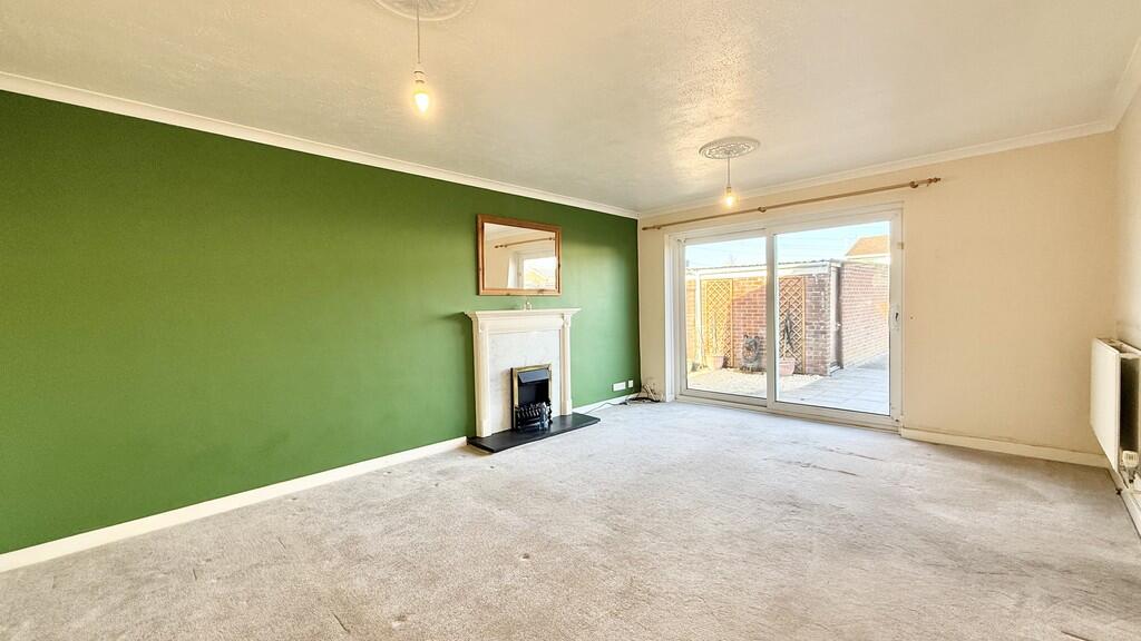 Lounge/dining roo...