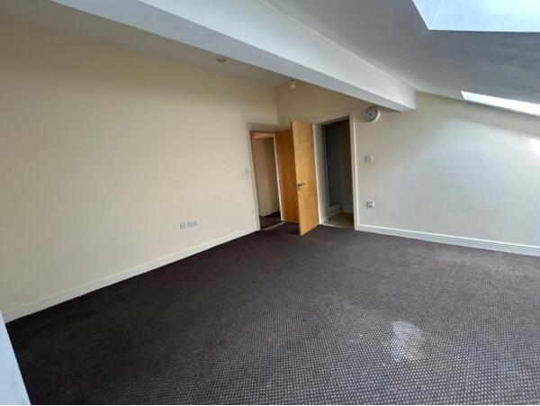 Bedroom 1  2  T202511061506.jpeg