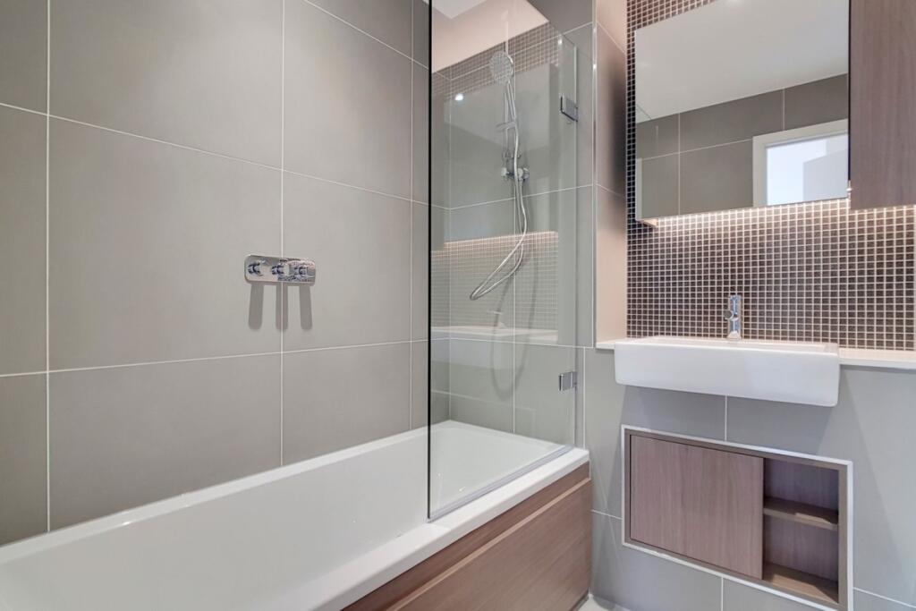 12_Bathroom_6