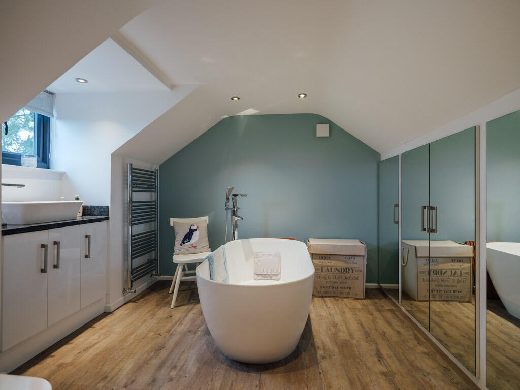 En-Suite Bathroom