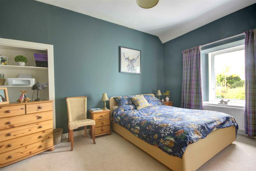 BEDROOM 2