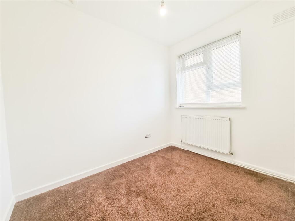 Bedroom pic 2.jpg