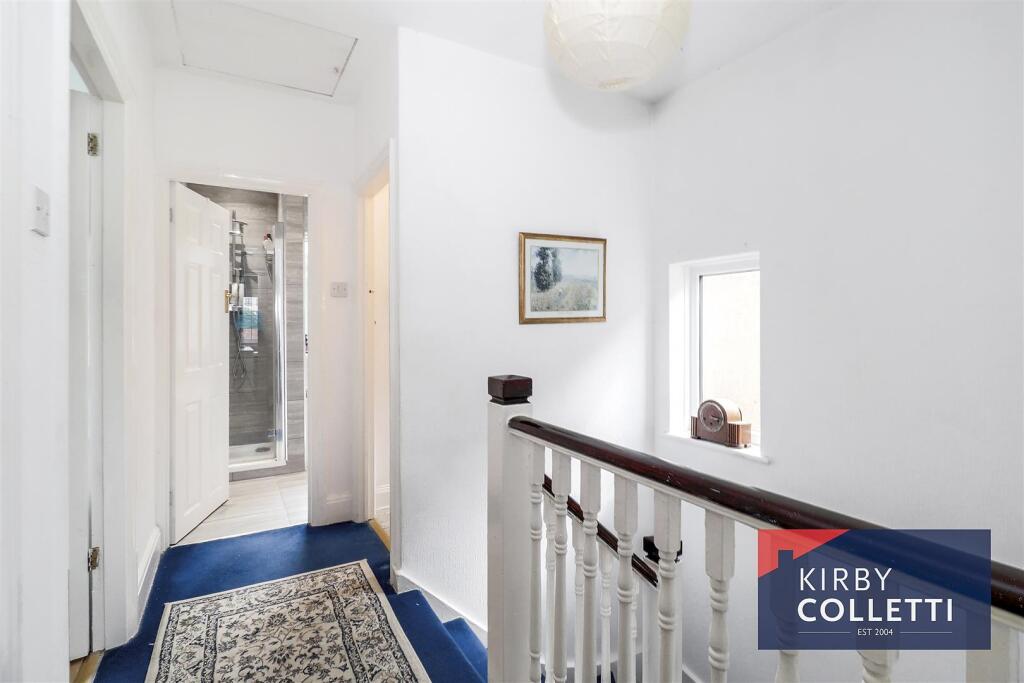 FIRST FLOOR LANDING