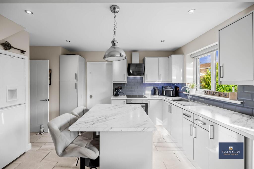 Kitchen / Breakfast Room