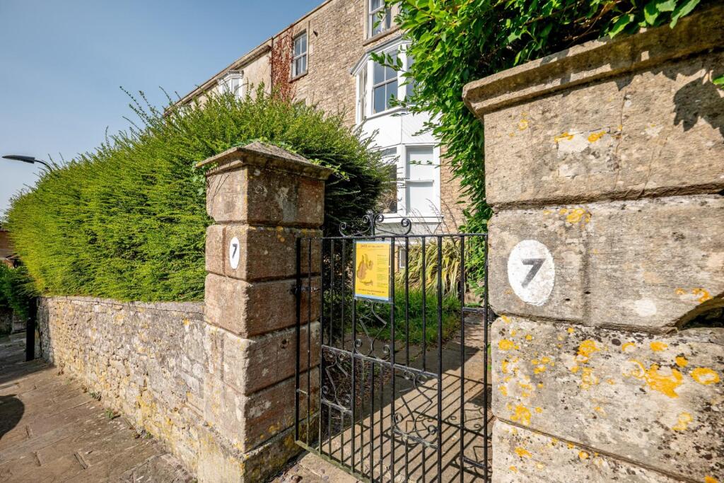 Flat 1 7 Mount Beacon BA1 5QP-4.jpg