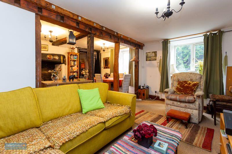 Sitting Room/Dining Area