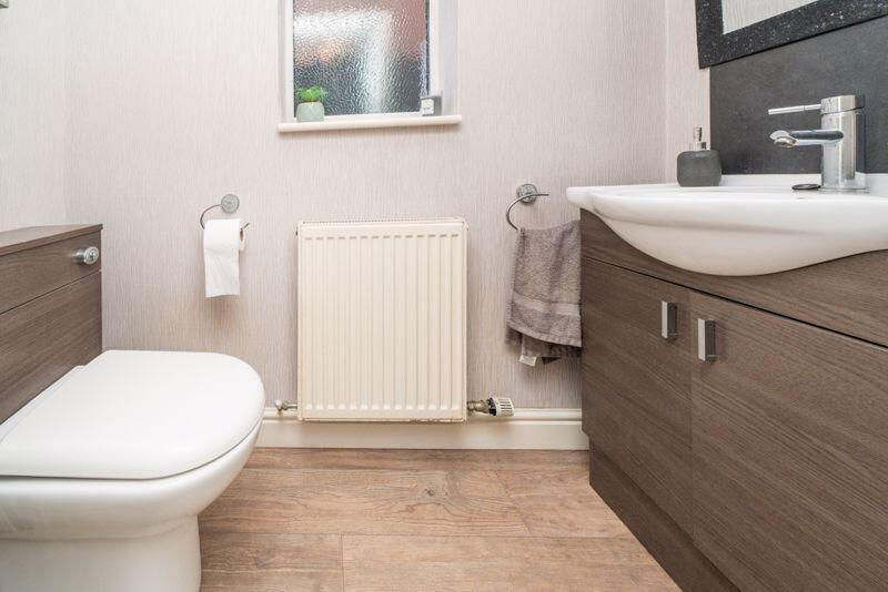 GUEST CLOAKROOM