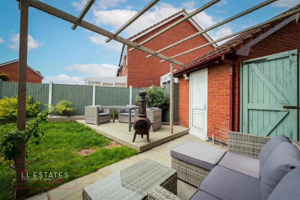 39 Roseview Crescent-19.jpg