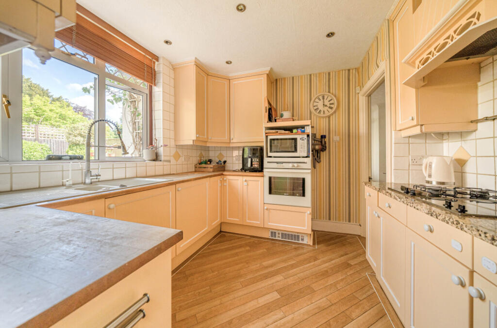 11-681cf1290e9f6-...