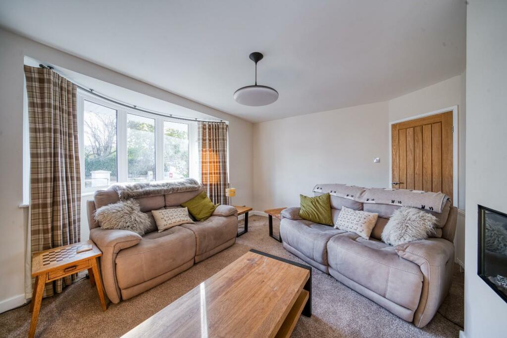 34 Cleeve drive - Mark Templer X PhotoCB 5.jpg