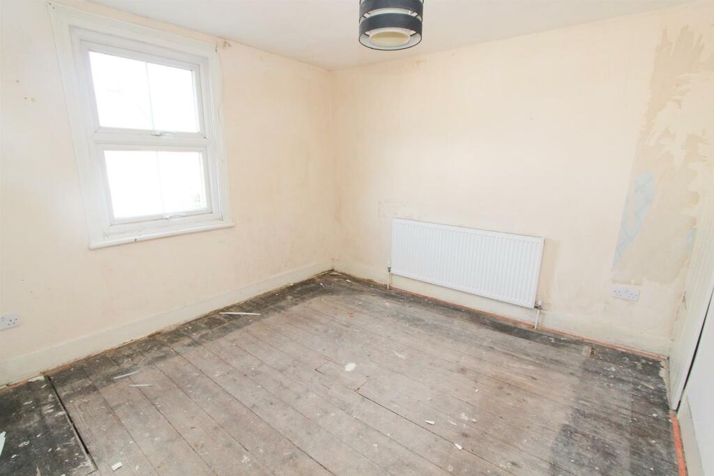 BEDROOM 1.jpg