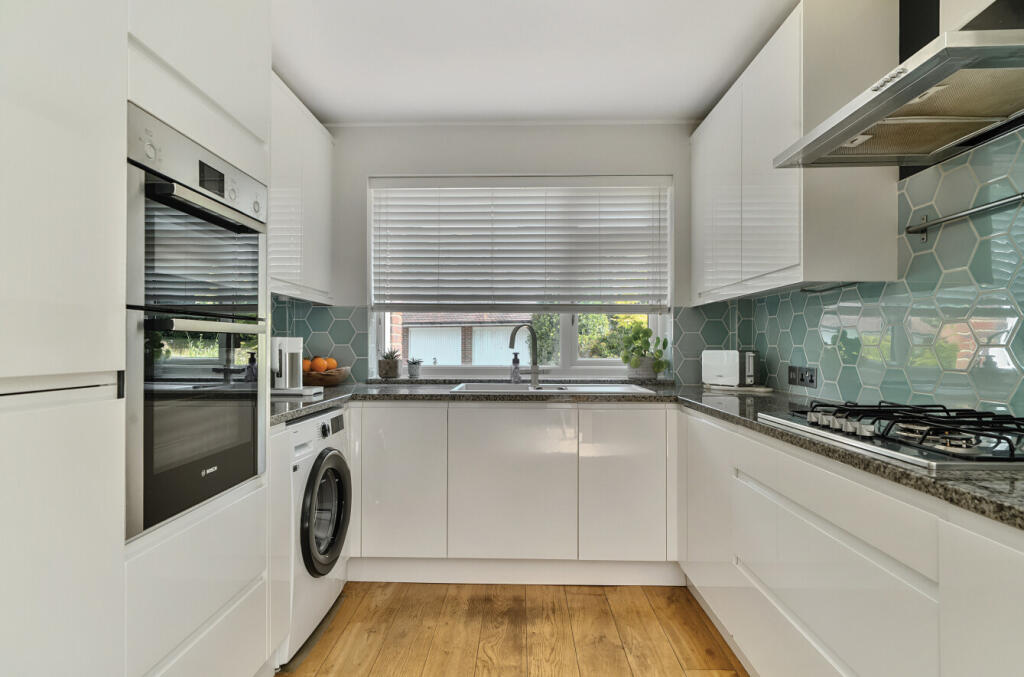 1315534-11-685e94...