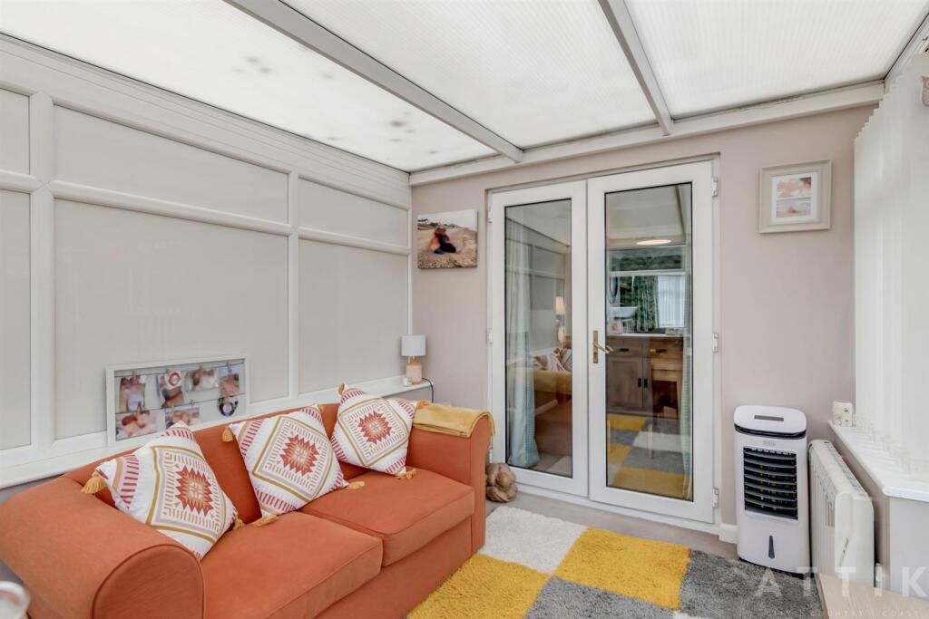 9 Bedingfield Crescent Halesworth IP19 8DZ (15).jp