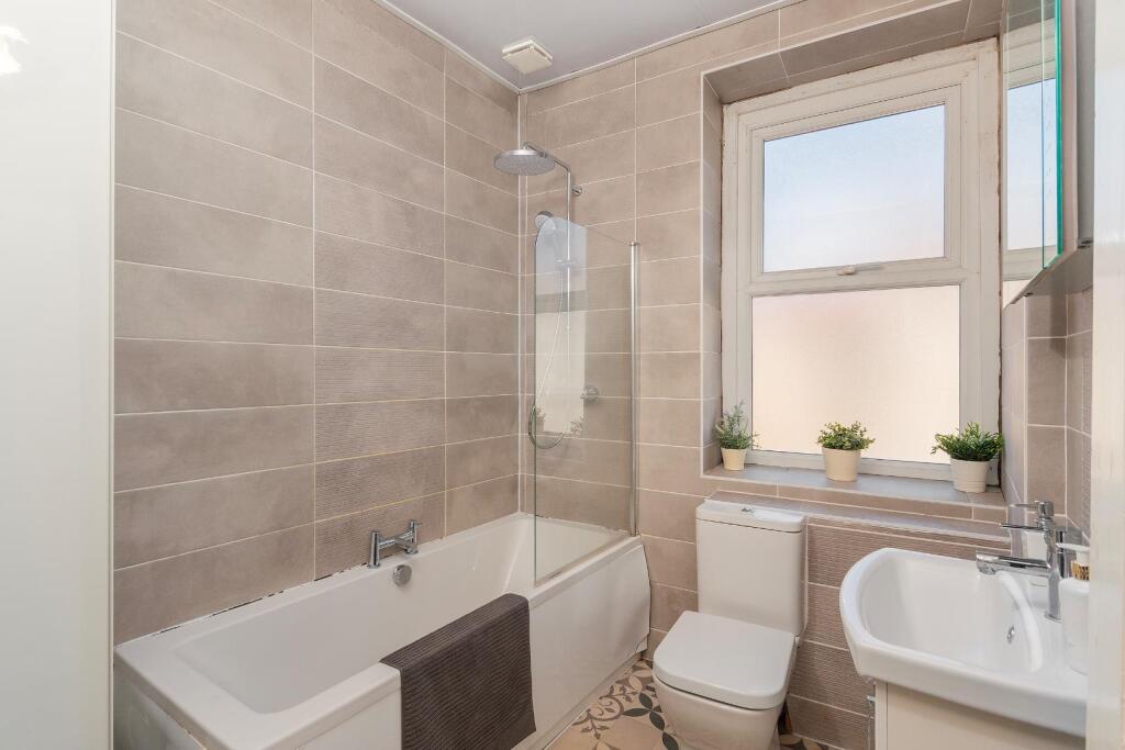 6I1RSE - Bathroom C.jpg