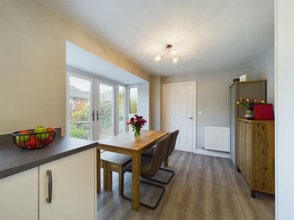 KITCHEN/ DINER