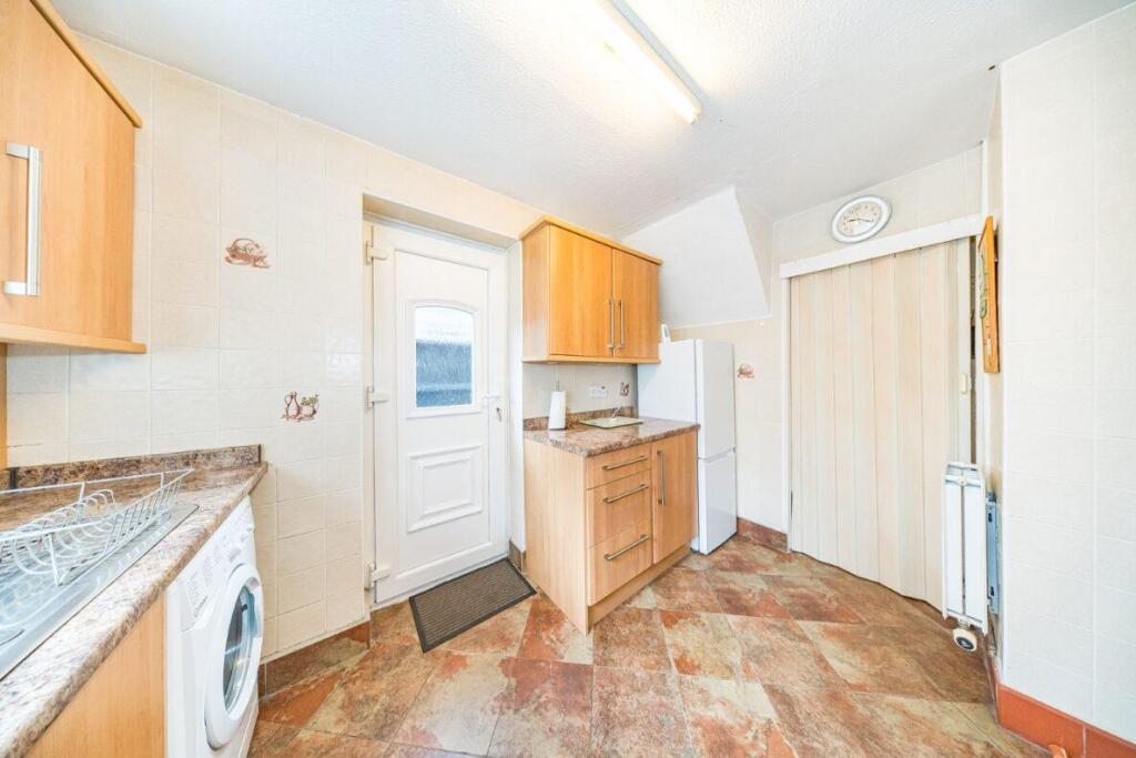 6 Green Road kitchen 3.jpg