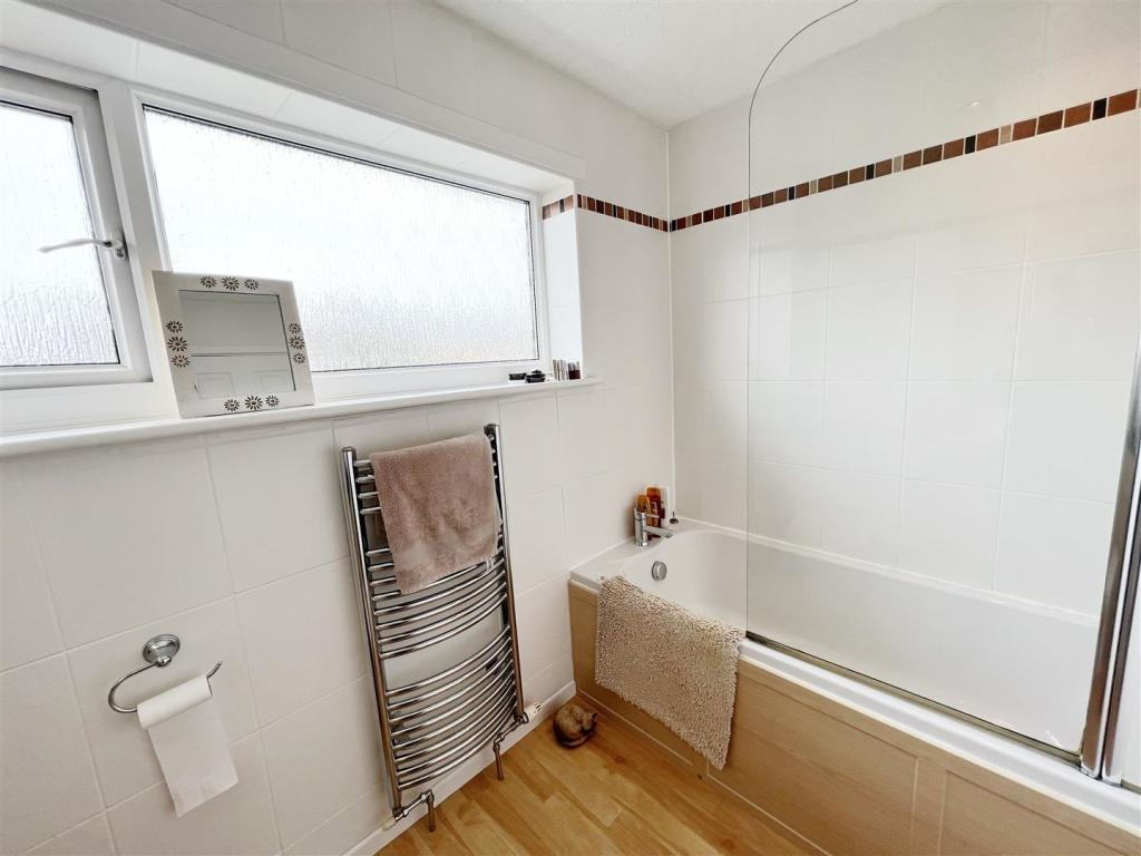 Bathroom 2.jpg