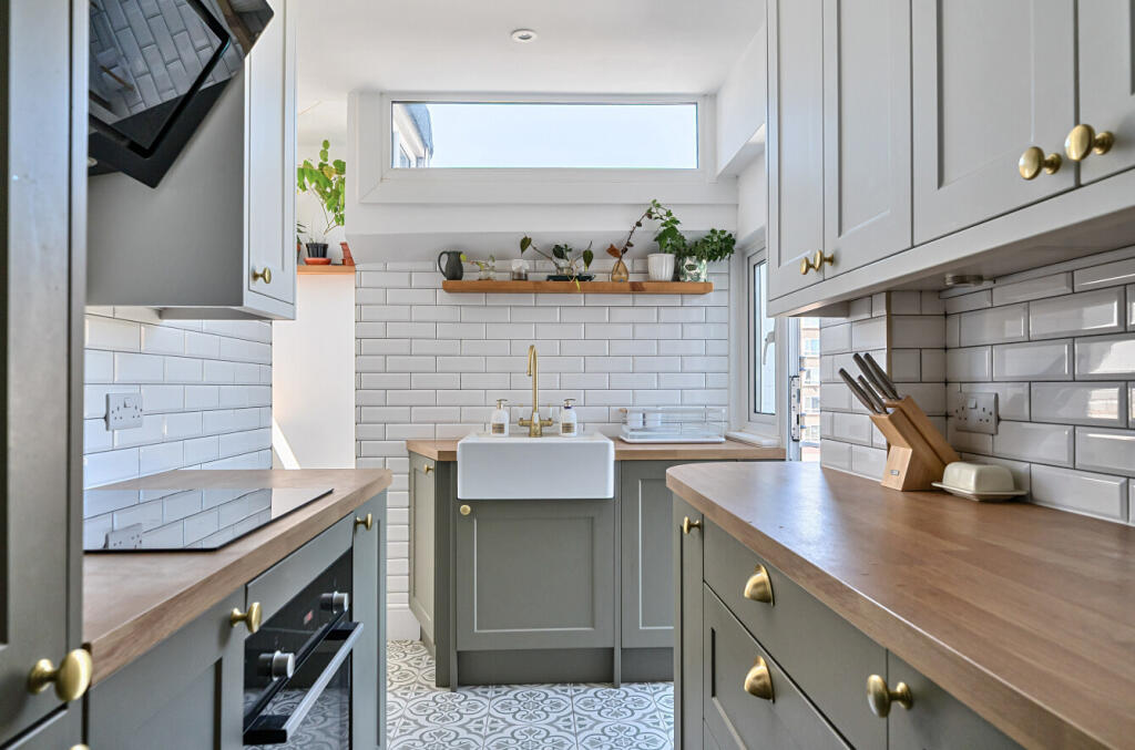 1320852-3-6870fa4...