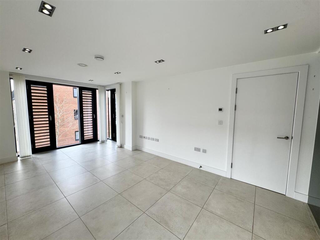 KITCHEN/FAMILY LIVING ROOM
