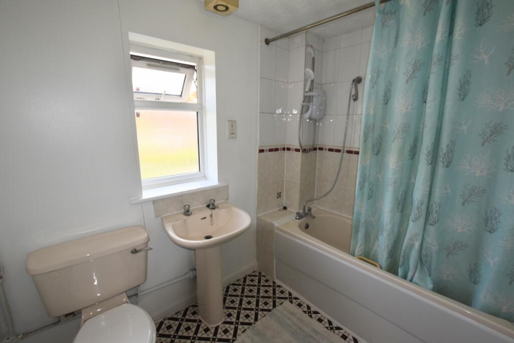 40 Rhodes Place bathroom