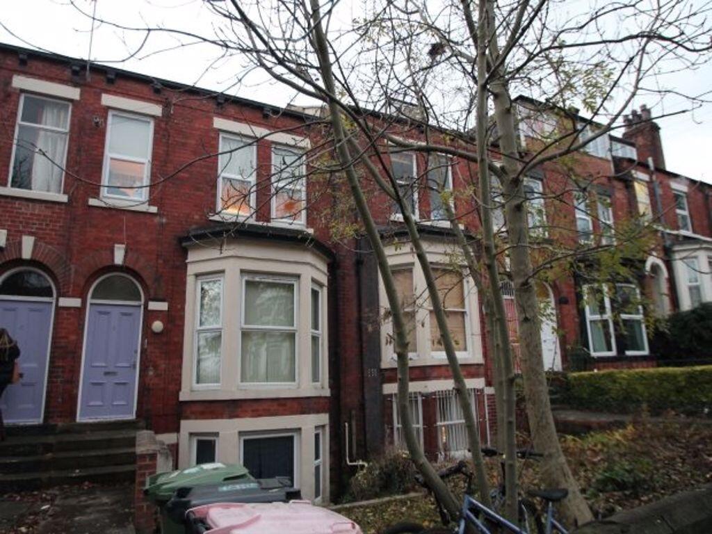 Attractive red-brick terraced house with bay wi...
