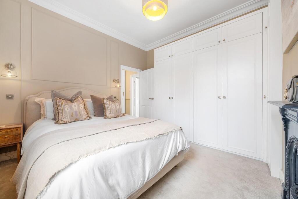 Bedroom 1 (2).JPG