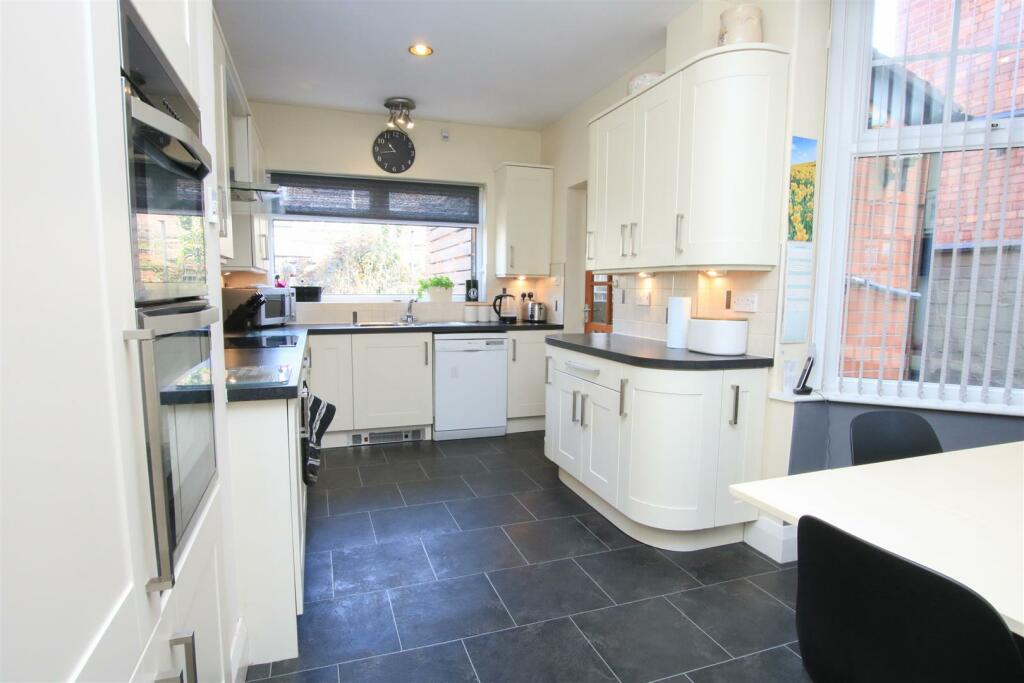 BEAUTIFUL BREAKFAST KITCHEN