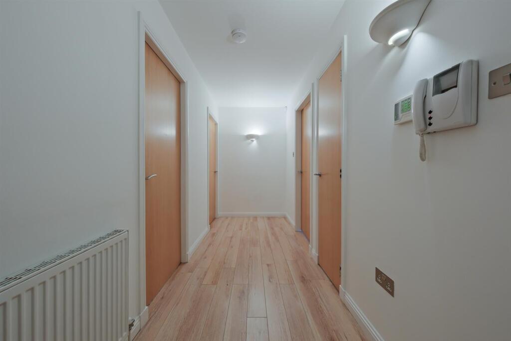 007-Flat 3, 41A, Station Road, Carluke, ML8 5AD.jp