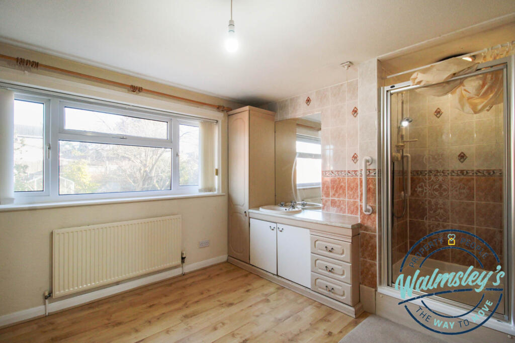 Double bedroom to rear