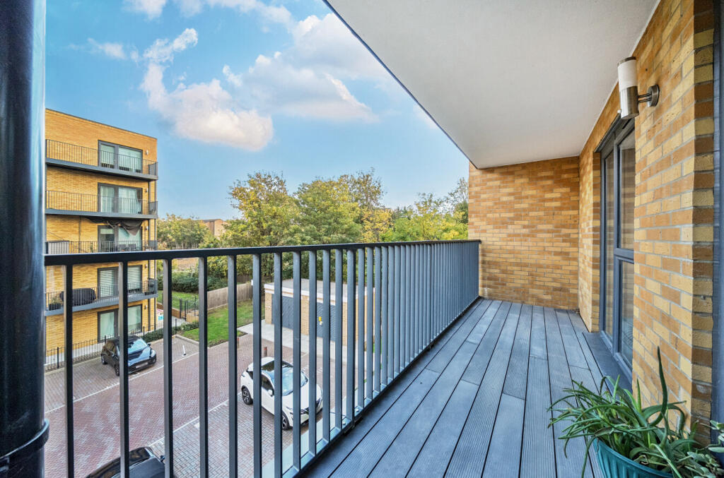 1369995-5-68fba29...