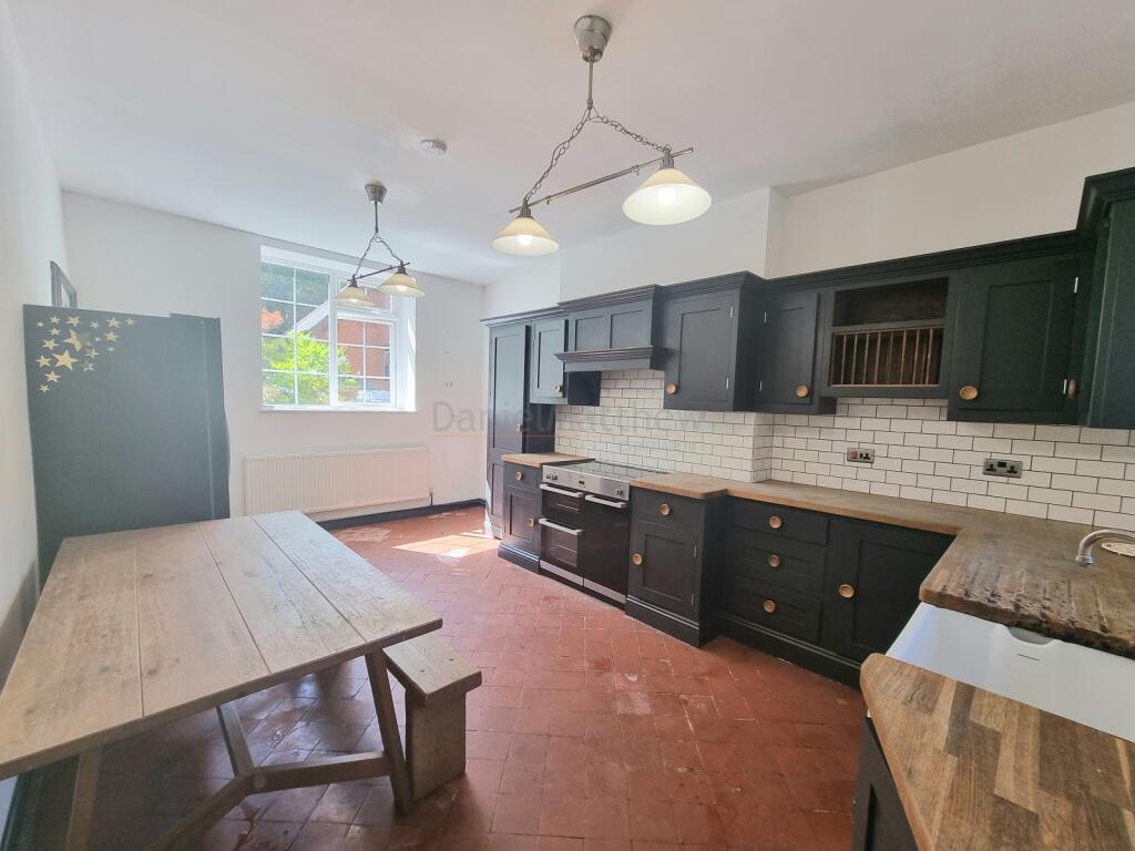 Kitchen/ Breakfast Room