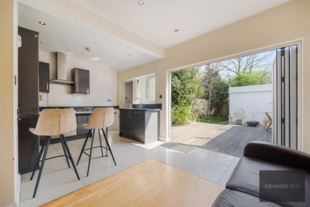 3 Tudor Gardens W3 0DT-2.jpg