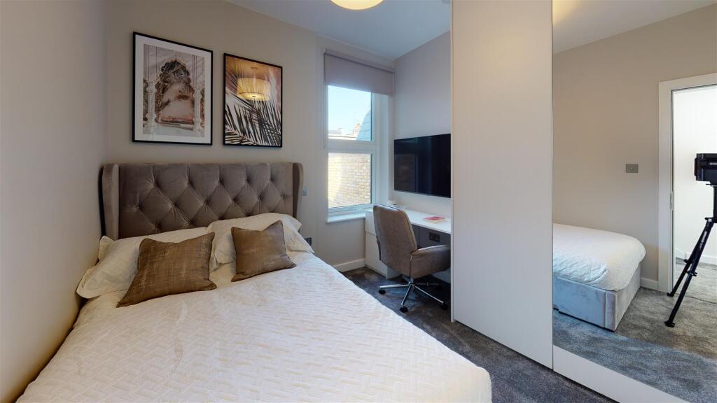 4. Lochaline-Street-Bedroom(7).jpg