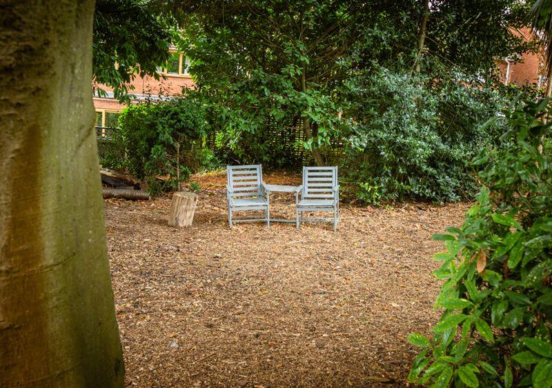 COMMUNAL GROUNDS
