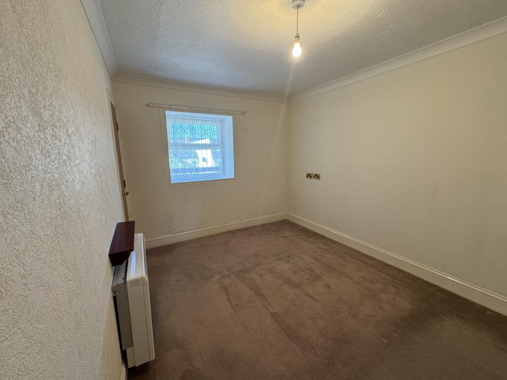 10 Brooklands - Bed1