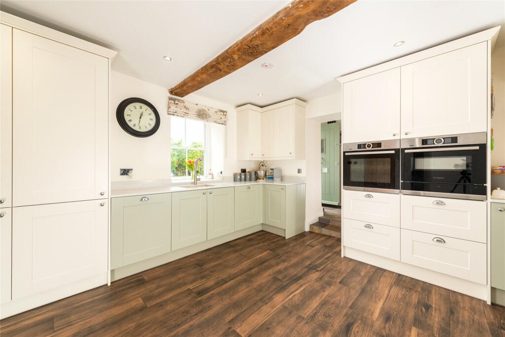 Kitchen/Breakfast Rm