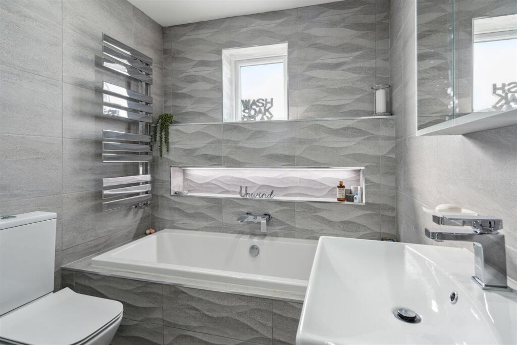 21 Charlesworth Avenue_5.jpg