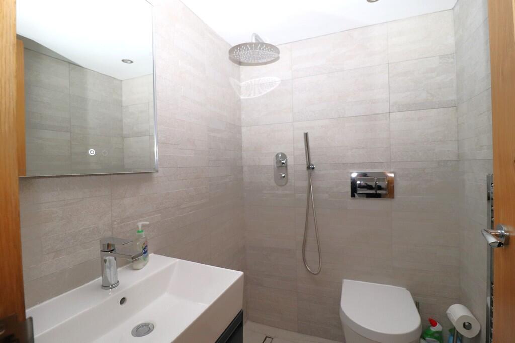 ENSUITE 1