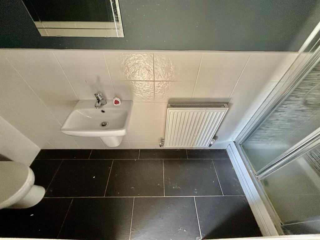 Shower Room / WC: