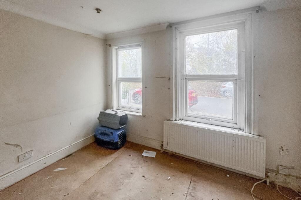 159 Kingston Road, Leatherhead, Surrey, KT22 7NX