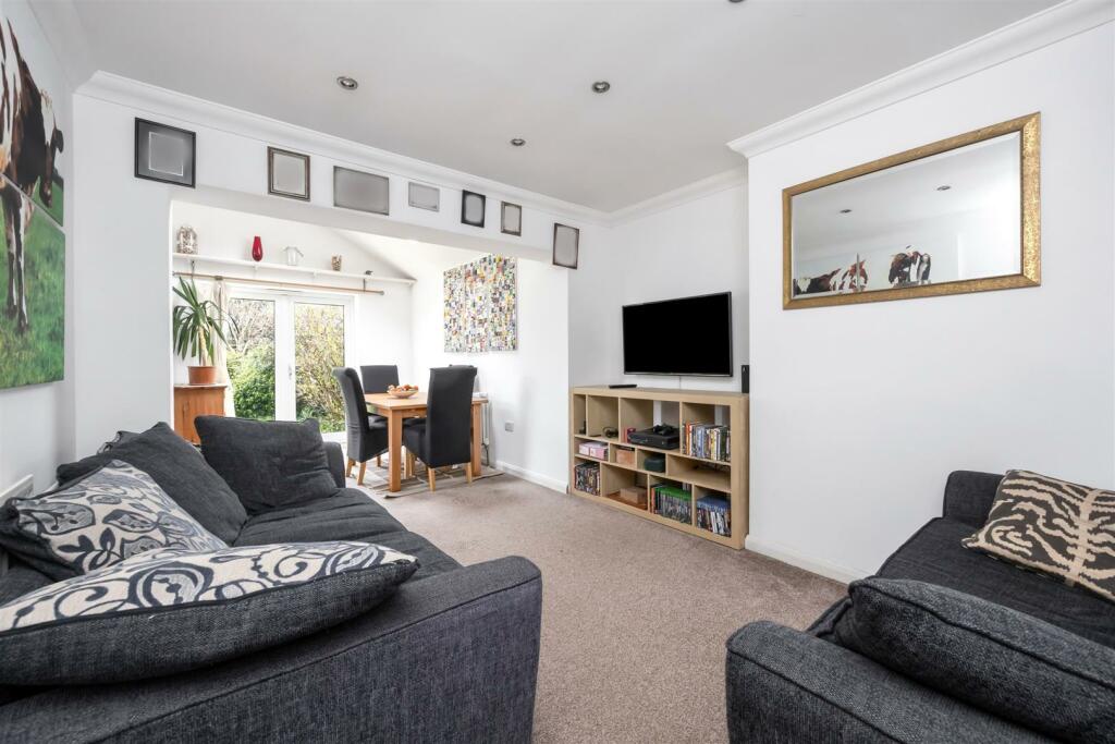 Lynchets Crescent THROUGH.jpeg