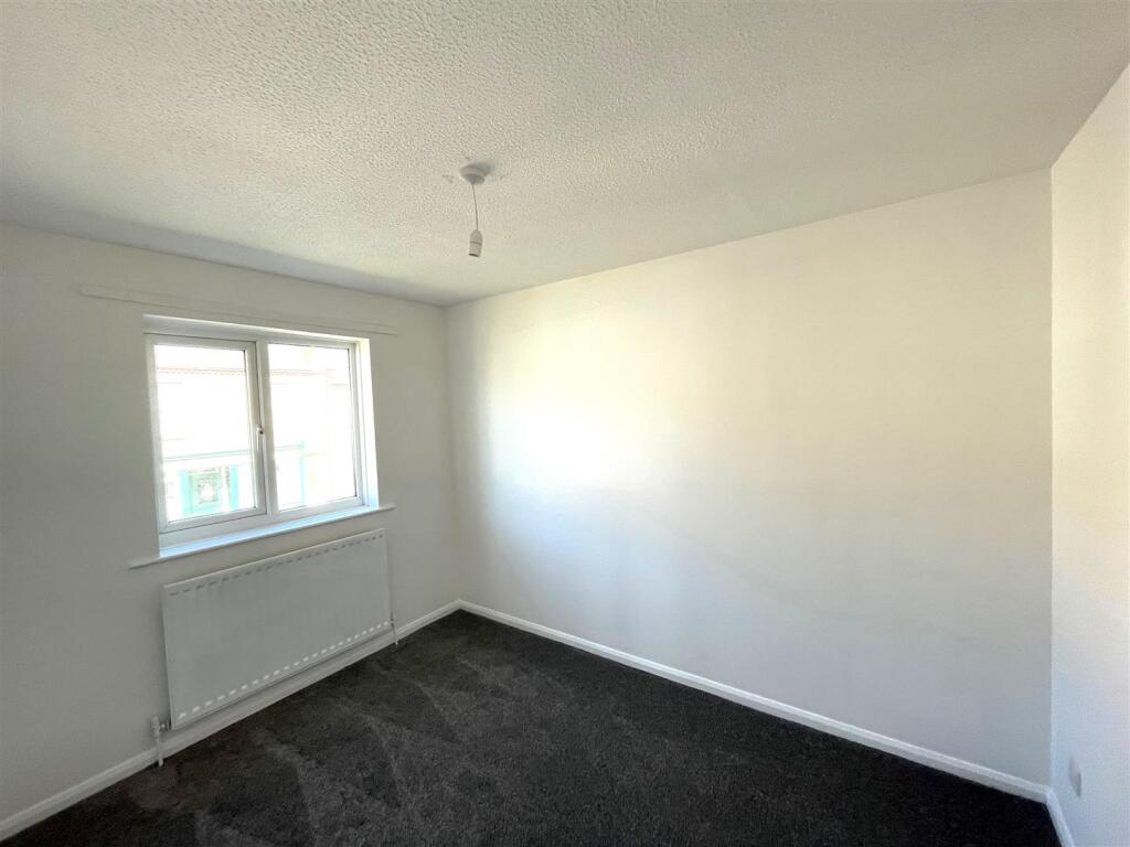 Bed 1.jpg