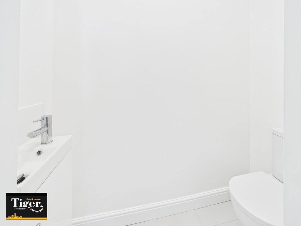 CAM02176G0-PR0498...