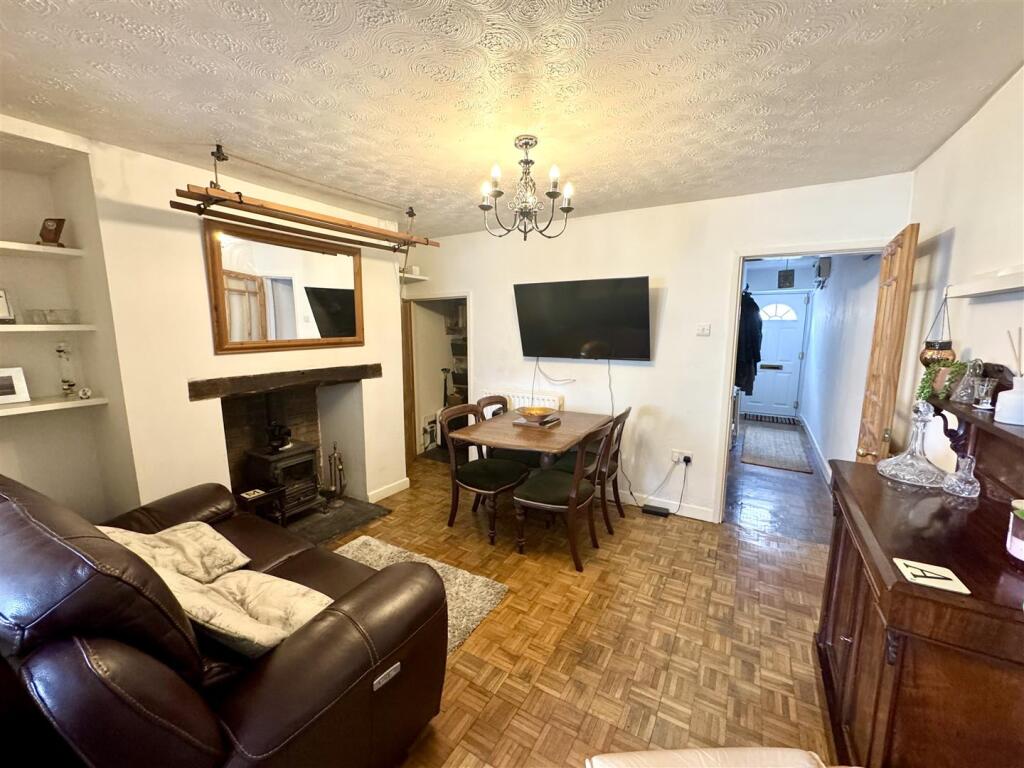 OPEN PLAN KITCHEN/DINING/LIVING ROOM